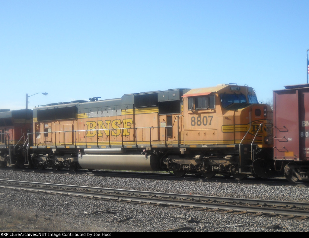 BNSF 8807